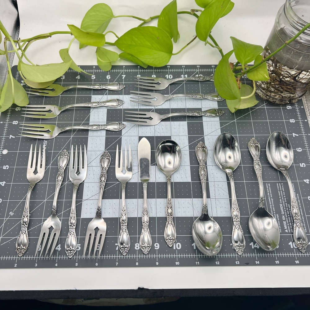 Oneida Huntington Wm A Rogers Deluxe Stainless Flatware Set 16pc Forks Spoons